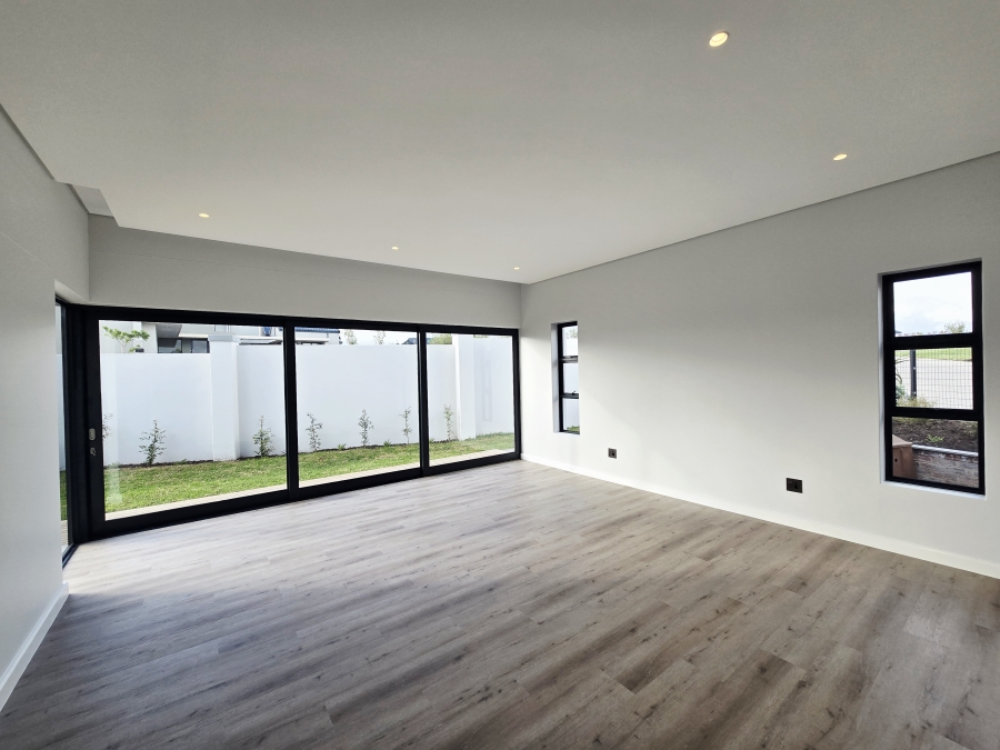 3 Bedroom Property for Sale in Kingswood Golf Estate Western Cape